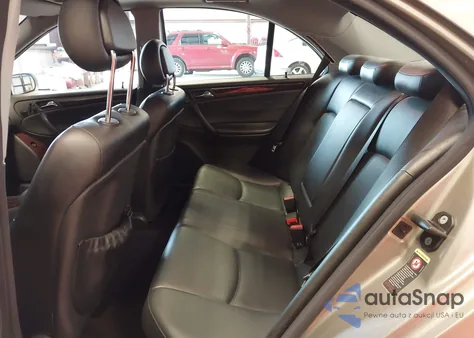 2004 Mercedes-Benz C 320 4Matic z USA, uszkodzony, nr VIN WDBRF84J84F533223